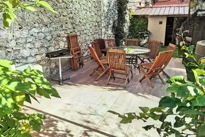 Image de Maison charmante et spacieuse avec grand Jardin et Garage