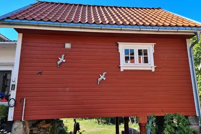 Image de Sjarmerende Stabbur i Hjertet av Kragerø Skjærgård