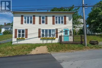 Image de Renovated 3 Bed Home overlooking Conception Bay in Carbonear, Nfld