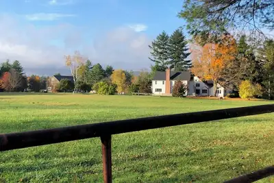 Image de 1700s Farmhouse with Modern Amenities and Comfort. Pool, Hot Tub, Views.