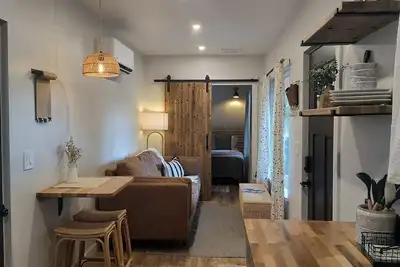 Image de Secluded Container home In the country. Hot tub. Fire pit. Retreat