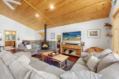 Image de 3 Bdr Hidden Gem Minutes from Lake Tahoe Beaches and Ski Resorts!