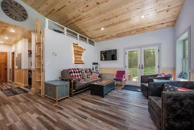 Image de Long Lake Lookout, Dog Friendly