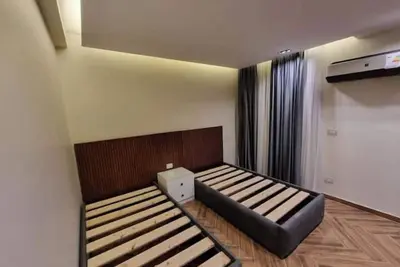 Image de Near airport, brand-new, gated