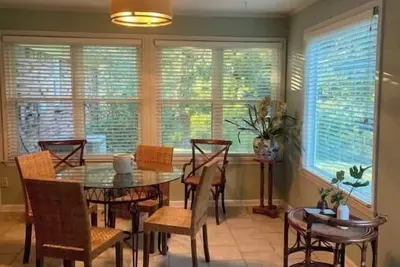 Image de Charming 3/2 home 4 minutes from The Square