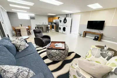 Image de 5 bedroom, 1. 5 Bath, Ground Floor, Ranch Style Unit, Sleeps 12, Boat Launch, New