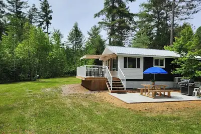 Image de Cozy Cabin In The Woods For 2. Spacious Well Appointed. New Listing!