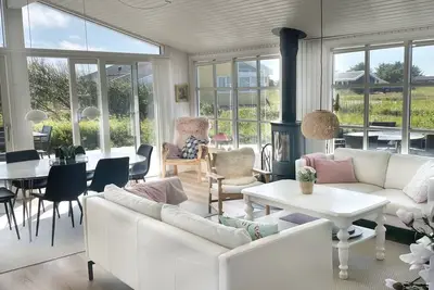 Image de \"Halsten\" - 551m from the sea by Interhome