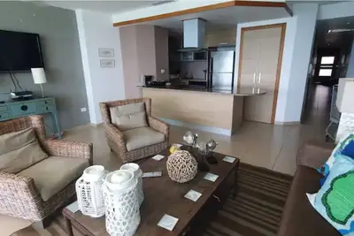 Image de Beachront 2br. Apt Marbella Towers With Pool