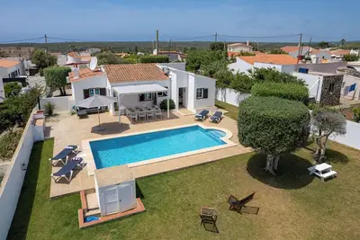 Image de Stunning Villa With Private Pool Close to Shops and Beach!