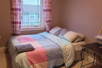Image de 15 Minutes to Downtown Halifax! Family size townhouse with deck