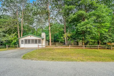 Goshorn Lake's Endless Summer | Cottage in Saugatuck w/ pool access