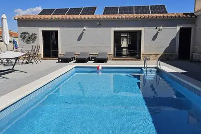 Image de Maison mitoyenne avec piscine partagée