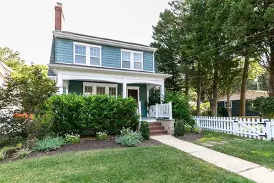 Image de Your Navy Weekend Haven — Luxury Home w/ Fenced-in Backyard + Parking