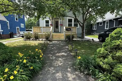 Downtown Midland, walking distance to Dow Gardens, Tree Canopy and Main Street