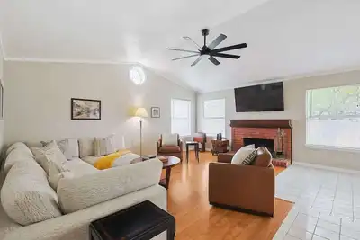 Image de 3 Bed home in Garland