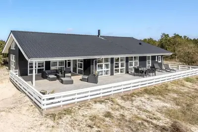\"Karen\" - 900m from the sea by Interhome