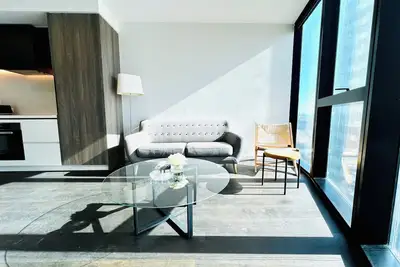 Image de Modern Cosy Cbd Apartment With Luxury Indoor Pool, Jacuzzi, Sauna & Steam Room