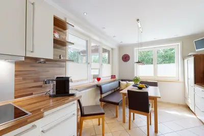 Image de Cozy deluxe vacation home with terrace, garden, parking space and sauna