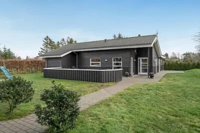 Image de \"Karstina\" - 1km from the sea by Interhome