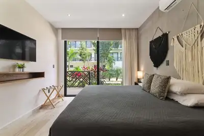 Image de Spacious 2-Bedroom with Lockoff, Rooftop Pool & Full Fitness Center!