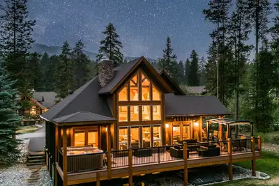Image de Experience mountain bliss at our cozy chalet, nestled at the base of the Kimberley Ski Hill