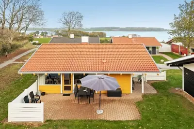 Image de \"Boris\" - 500m from the sea by Interhome