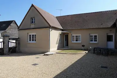 Image de Maison rénovée avec jardin, 3 chambres, à 10 min de Chartres, idéale pour familles et escapades romantiques