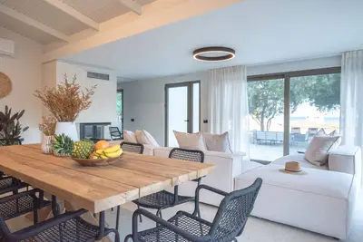 Image de Sunset Beach House: Villa, Only 50m From the Beach