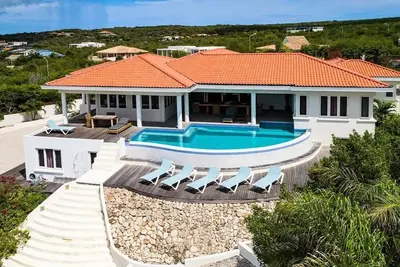 Image de Crown Terrace 18 by Bookaparadise