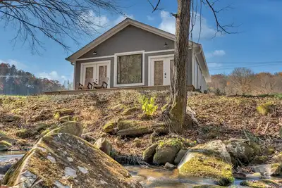 Image de Getaway Cottage, Pickleball Court, Creek, Wifi, Mountain Views, No Cleaning Fee