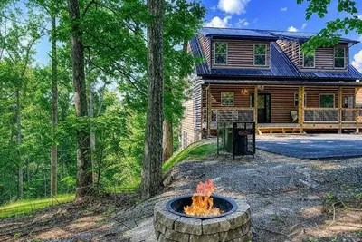 Image de Adventure Splash-10 minutes to Pigeon Forge, 5 to Gatlinburg! Hot tub&Games