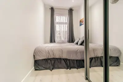 Image de Newly Refurbished 2 Bedroom Flat Near Train Station in Seven Kings/london