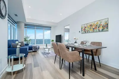 Image de City View 1br Condo - King Bed, Private Balcony!