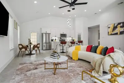 Sleek & Stylish Home In Dallas