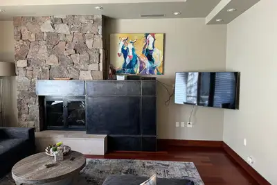 Image de Grand Hyatt|The charismatic and stylish townhome boasting immaculate views