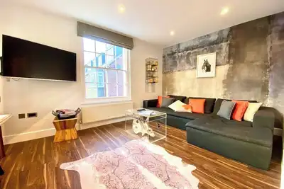 Stunning Little House on Poole Quay -Free Parking