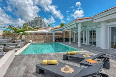 Image de Villa Dana-waterfront-view