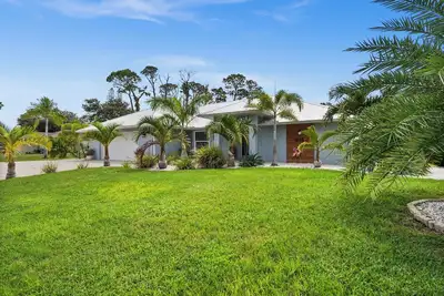 Spacious Starfish Venice Pool Home  - 2 living spaces, 3/2. 5, oversize pool!