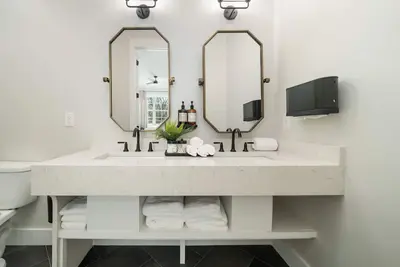 Image de 2 Bedroom Suite + Loft, Second Floor