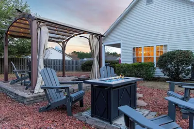 Wheatfields Home · Amazing Location+Fire Pit+Games| Backyard Bungalow