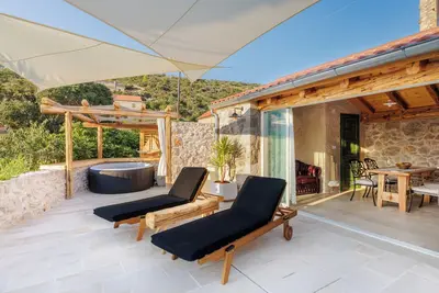 Image de Peacefull Lavander Retreat With hot tub Villa Teza Hvar