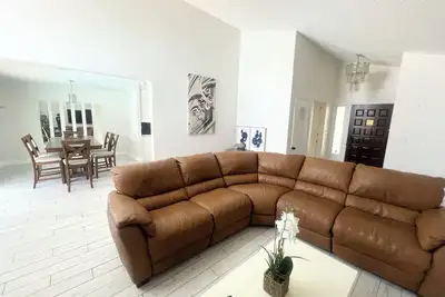 Image de Beautiful spacious home  +Pool