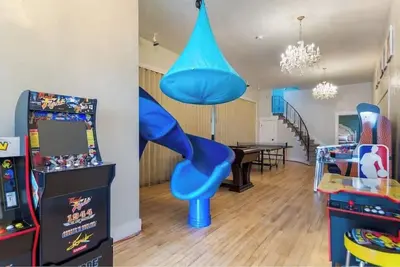 Image de McKinley Mansion Half Building, sleeps 35, Gym, Arcade Room