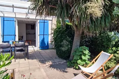 Image de Maison paisible avec jardin et piscine – Esprit vacances