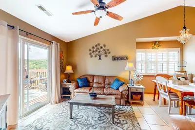 Image de Woodpecker's Tree | Condo in Branson with balcony, pool, tennis, basketball, W/D