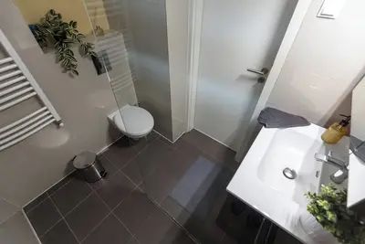 Image de Deluxe double bedroom central apt with balcony, A/C, wifi - Tiger Eye Residence