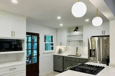 Image de Comfortable Modern Athens Home | Central Location!