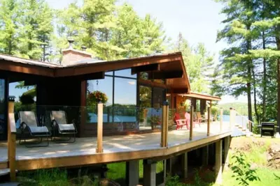 Image de Large Sandy Beach! Amazing Privacy! Stunning Property!