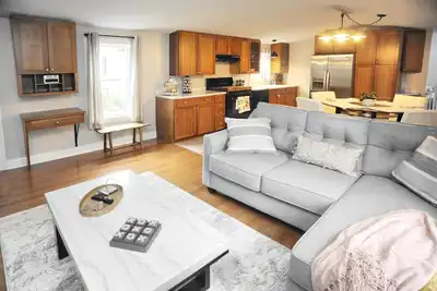 Image de Cozy home for a family to enjoy - only 7 miles away from Indiana Dunes park.